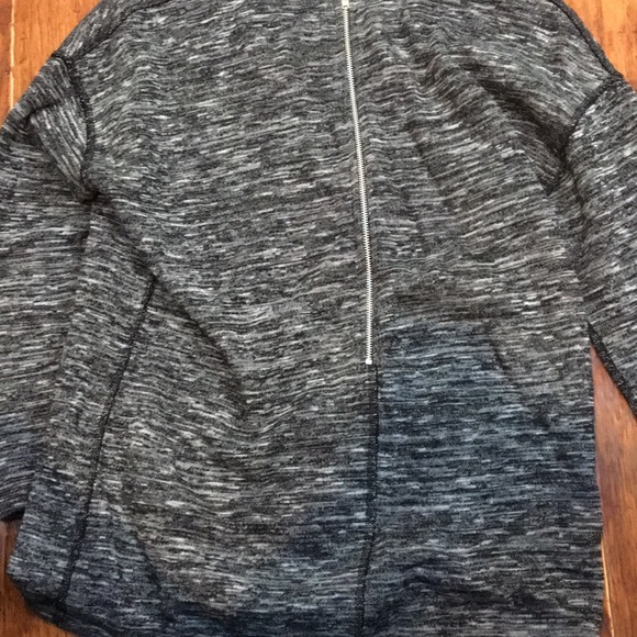 TEXTURED SWEATER WITH ZIPPER BACK - Picture 2 of 3